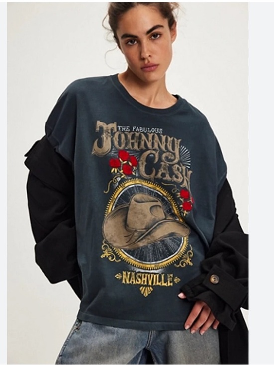 Daydreamer Tops - Free People + Daydreamer
Johnny Cash Nashville Rose Tee
